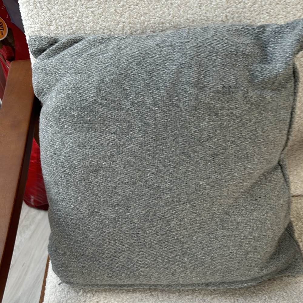 Needlepoint polar bear cushion - Picture 3 of 3